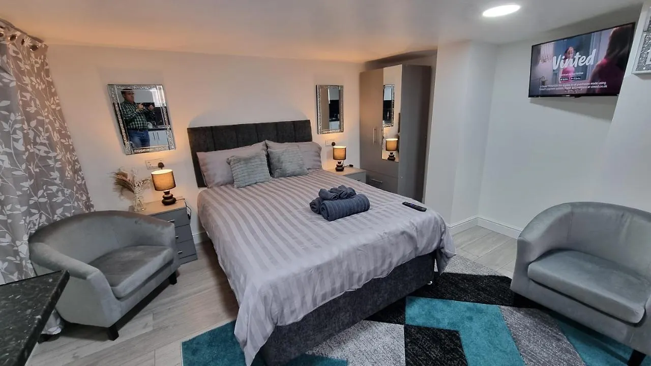 Comfy Studio Apartment With Wi-Fi And Smart Tv Leeds   Leeds (West Yorkshire)