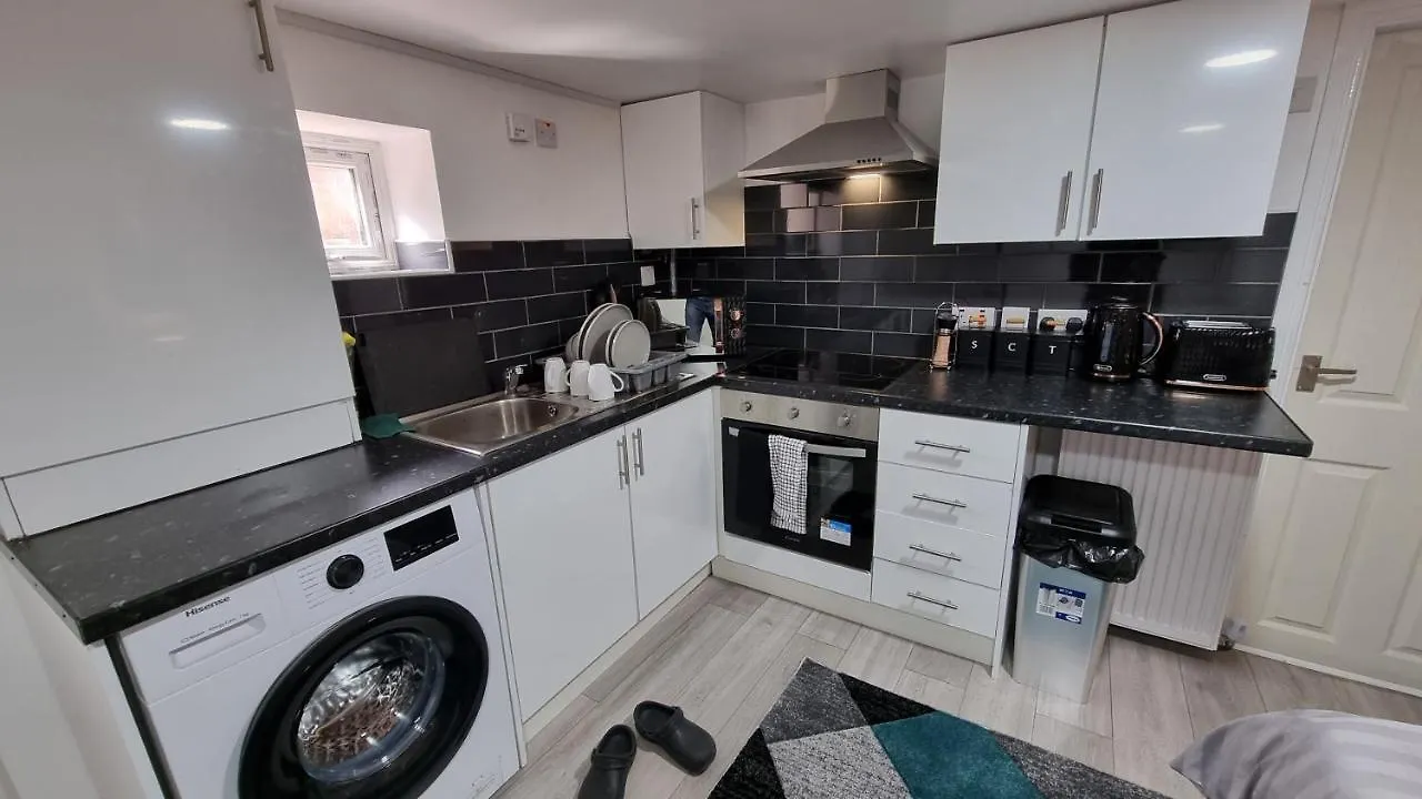 Comfy Studio Apartment With Wi-Fi And Smart Tv Leeds  0*, Leeds (West Yorkshire)