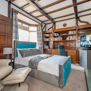  Homestay *rg9bc* For Your Relaxed & Cosy + Free Parking + Free Fast Wifi *