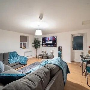  Apartment Cozy 2-bedroom Ground-floor Near Kirkstall Shopping Centre