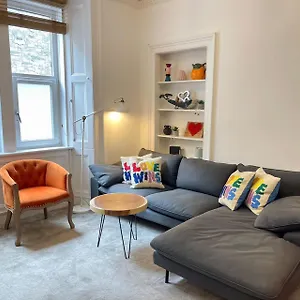 Lovely Two Bedrooms Apartment Edinburgh