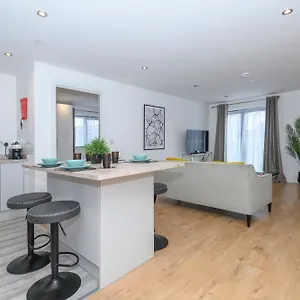  Apartment Superb 2 Bed With 2 En-suite - Centre With Underground Parking