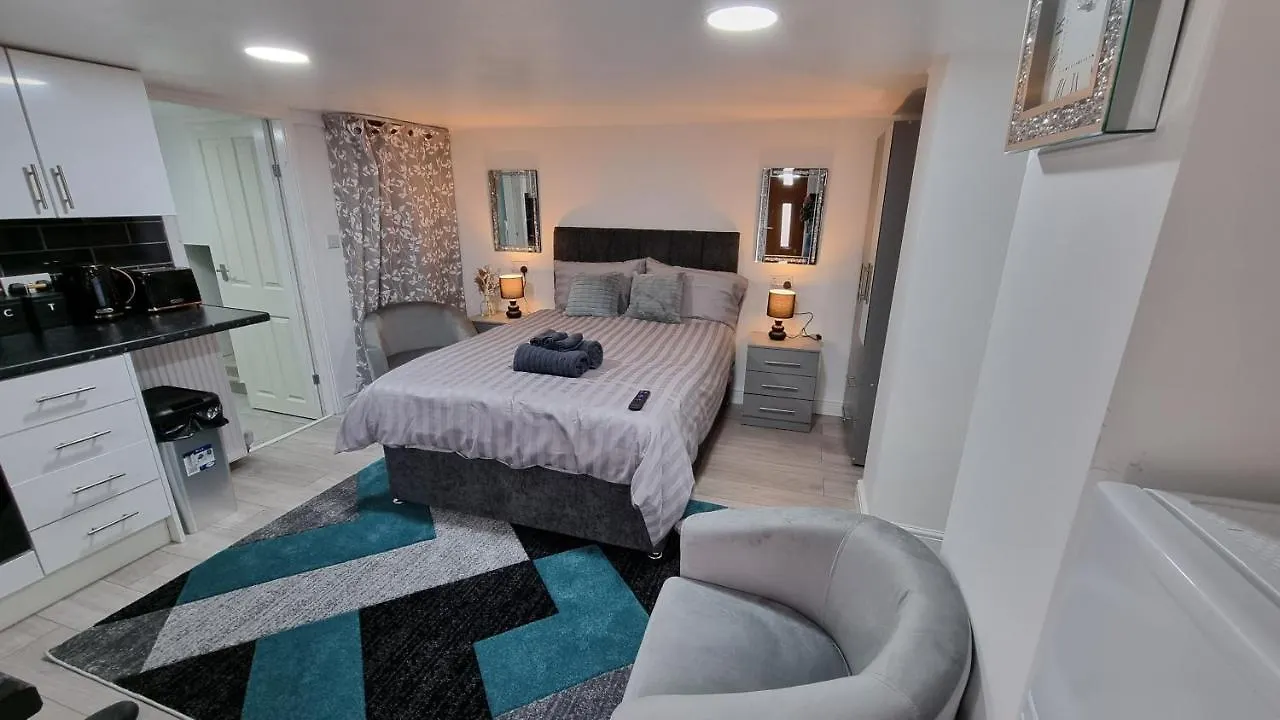 Comfy Studio Apartment With Wi-Fi And Smart Tv Leeds  Leeds (West Yorkshire)